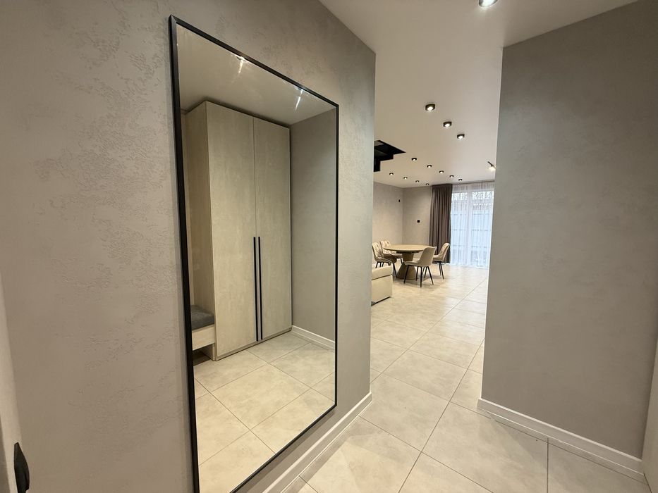 Таунхаус з ремонтом 3 хв до міста.