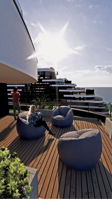 Продаж квартири з терасою та виглядом на озеро