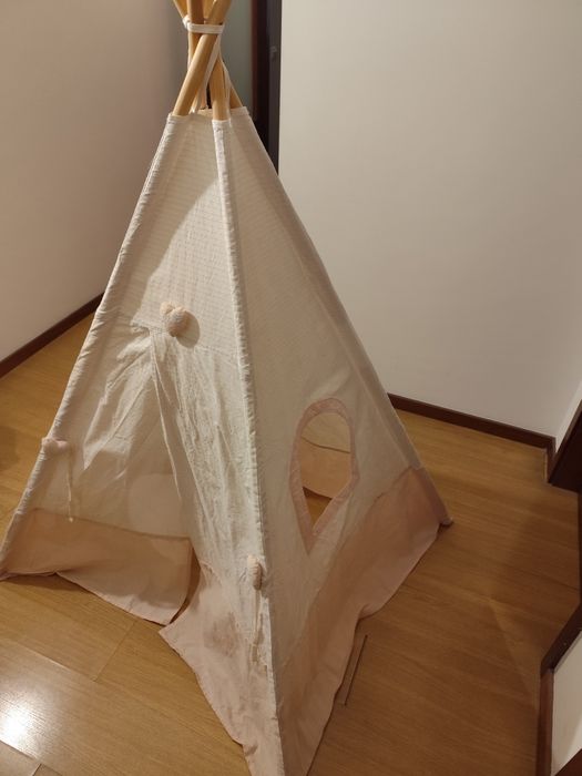 Tenda rosa para criança