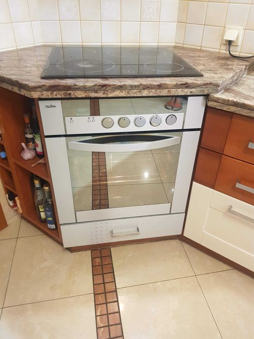 Płyta ceramiczna z piekarnikiem Amika do zabudowy wszystko sprawne