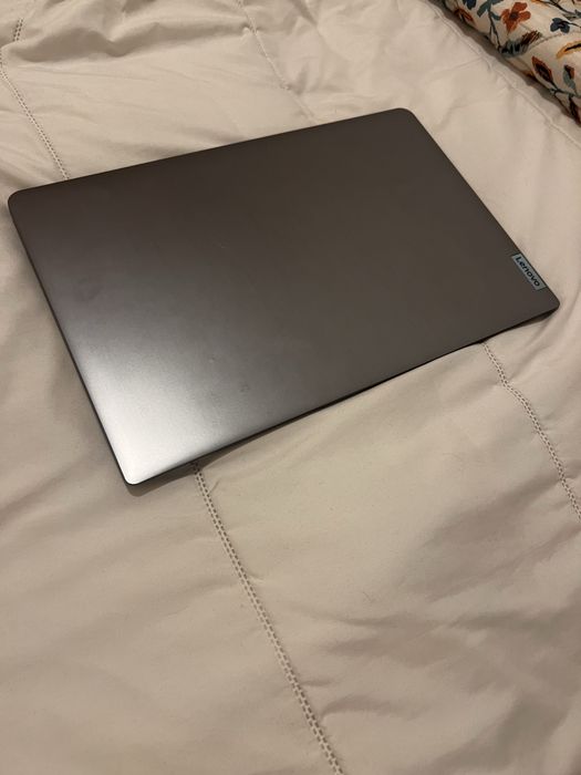Lenovo IdeaPad 3 15ALC6 com Ryzen 7 5700U, 16 GB RAM e 512 GB SSD