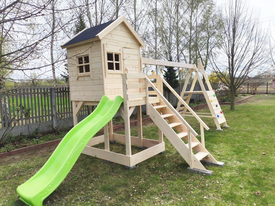 Domek dla dzieci, plac zabaw huśtawki