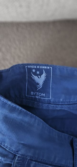 Chinosy marki BYTOM