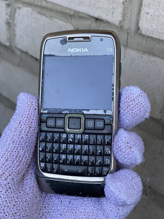 Nokia E71  Silver-Black