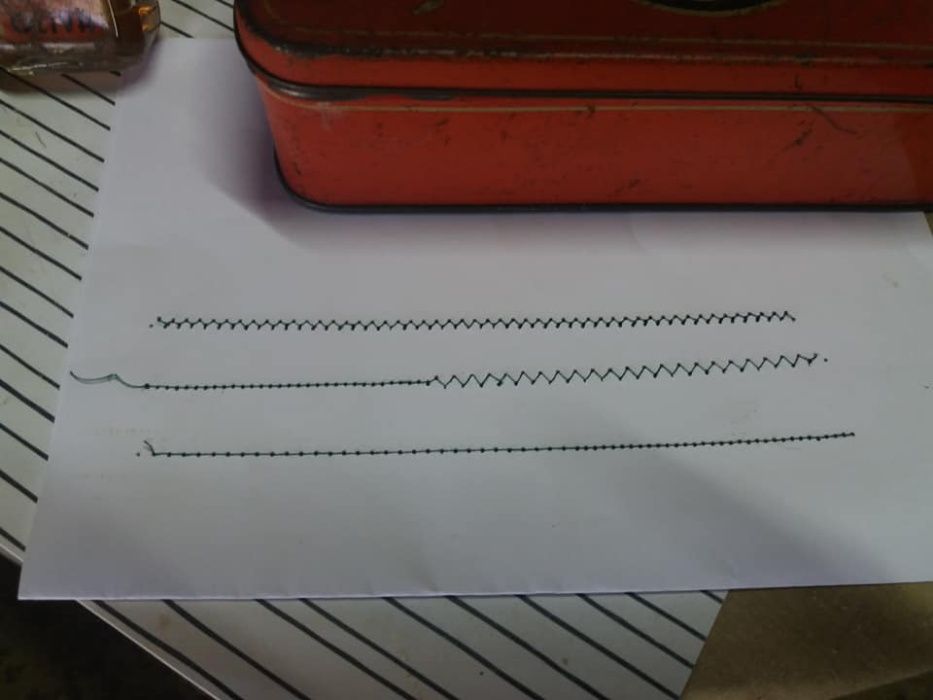 Oliva 46B com manual, caixa e garrafa de óleo originais (Reservada).