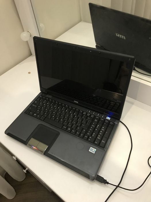 Ноутбук MSI