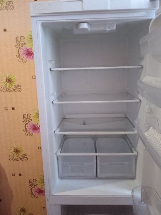 Холодильник Indesit