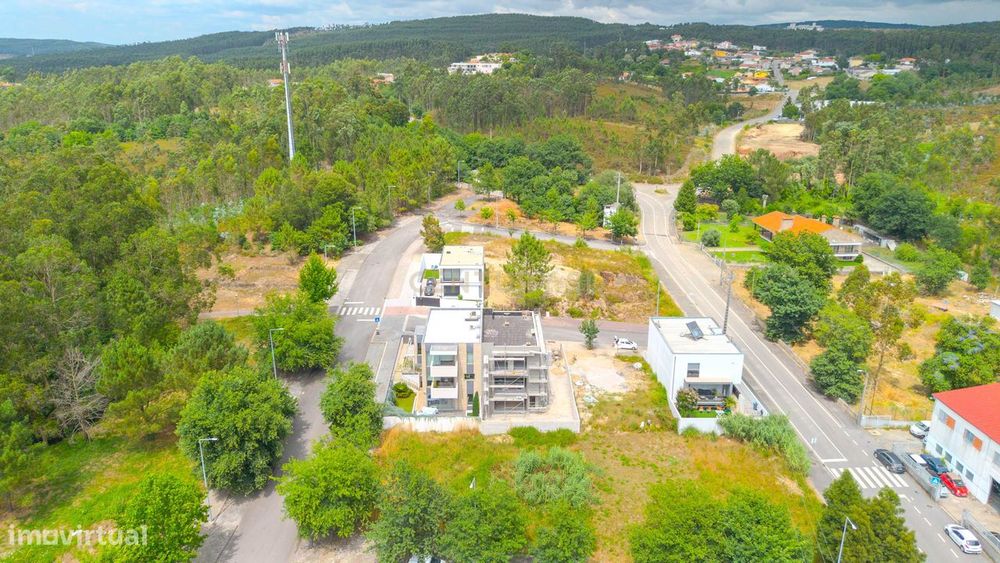 Moradia nova em fase final de construção