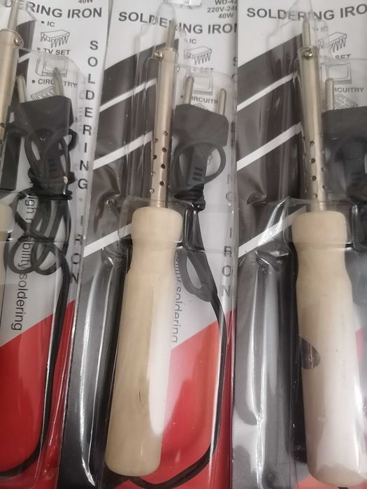 Паяльник на 60 Вт.