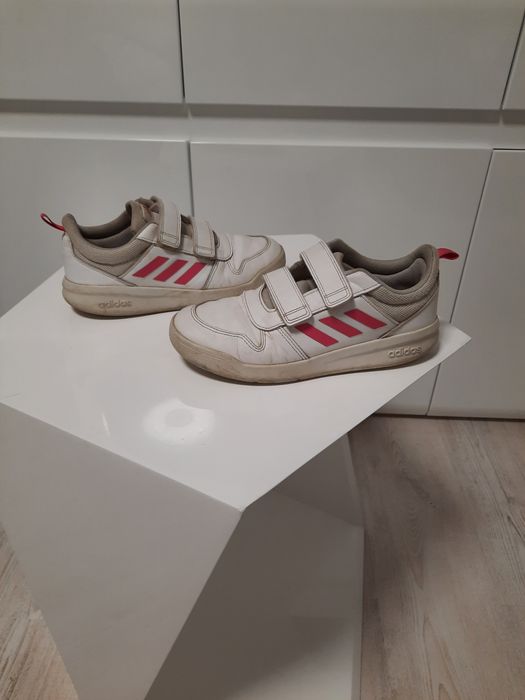 Buty Adidas sportowe  dla dziewczynki. Rozmiar 36