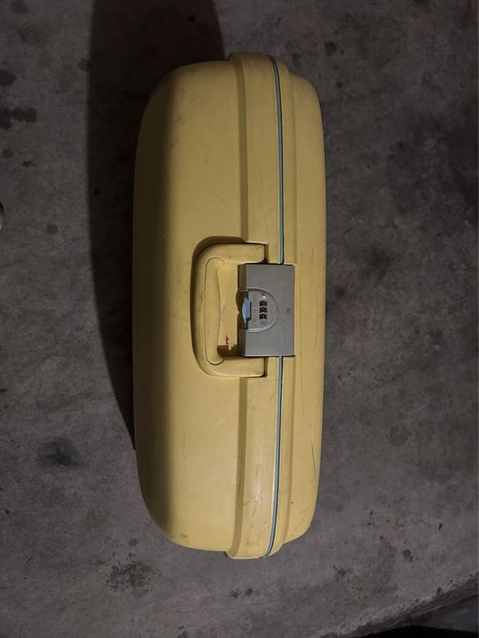 Mala de viagem Roncato amarela