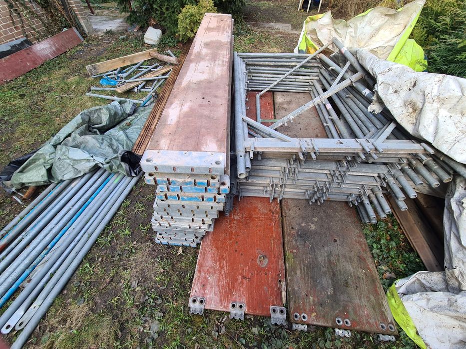 Tanio 100 M2 rusztowań , 14 ram , 22 blaty