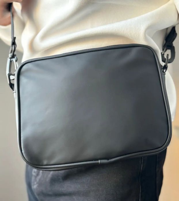 Мессенджер через плече Trapstar Crossbody Bag чорна.