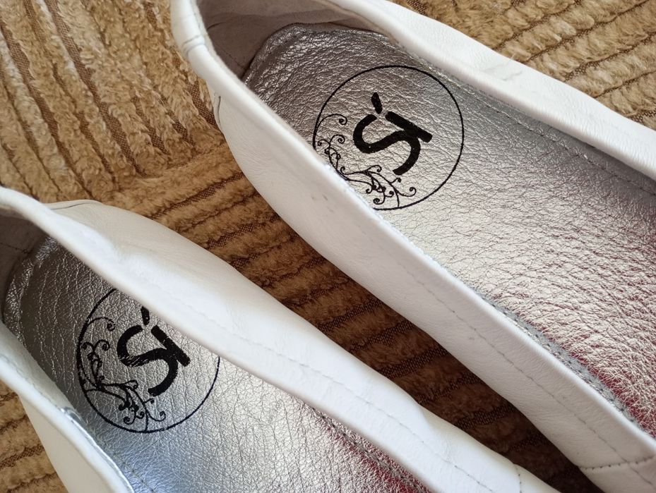 Baleriny białe skora