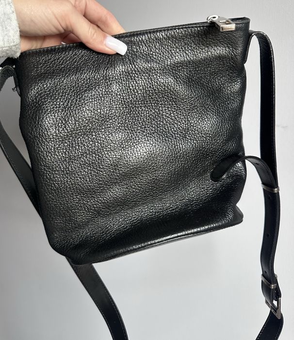 Torebka skórzana z metalowymi dżetami na ramię marka Gino Rossi