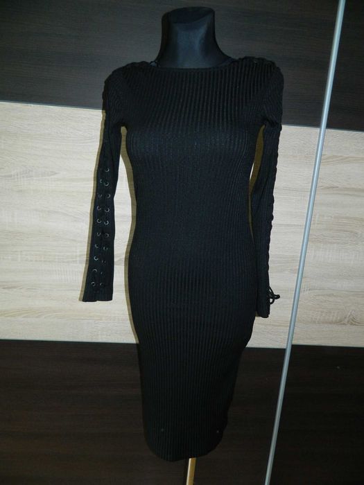 H&M czarna dopasowana sukienka roz 36