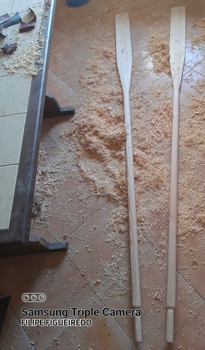 Remos de madeira novos