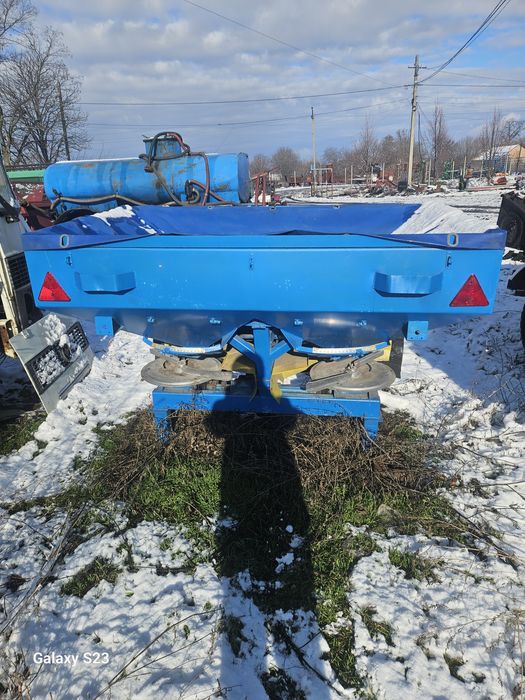 Розкидач мінеральних добрив РМД- 1000 Урожай