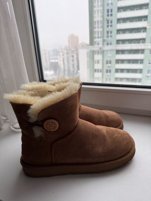 Жіноче взуття (Nike, UGG, crocs, Puma, Naked wolf, YSL