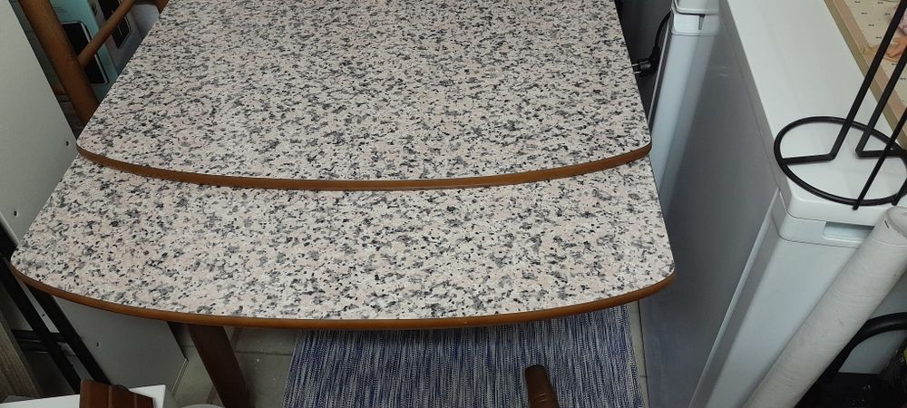 Mesa de cozinha extensivel com 4 cadeiras e 2 bancos