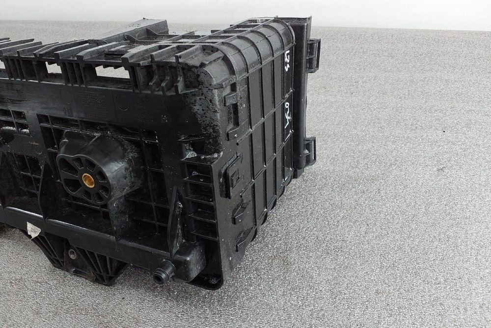 Base / caixa da bateria VOLKSWAGEN Golf VI (5K1)