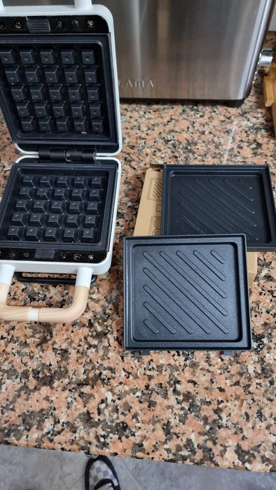 Tostadeira e maquina de waffles HOFFEN