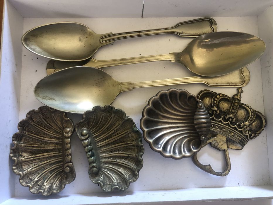 Objetos antigos muito bonitos em metal