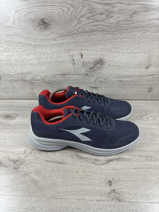 Diadora чоловічі кросівки 44.5 розмір