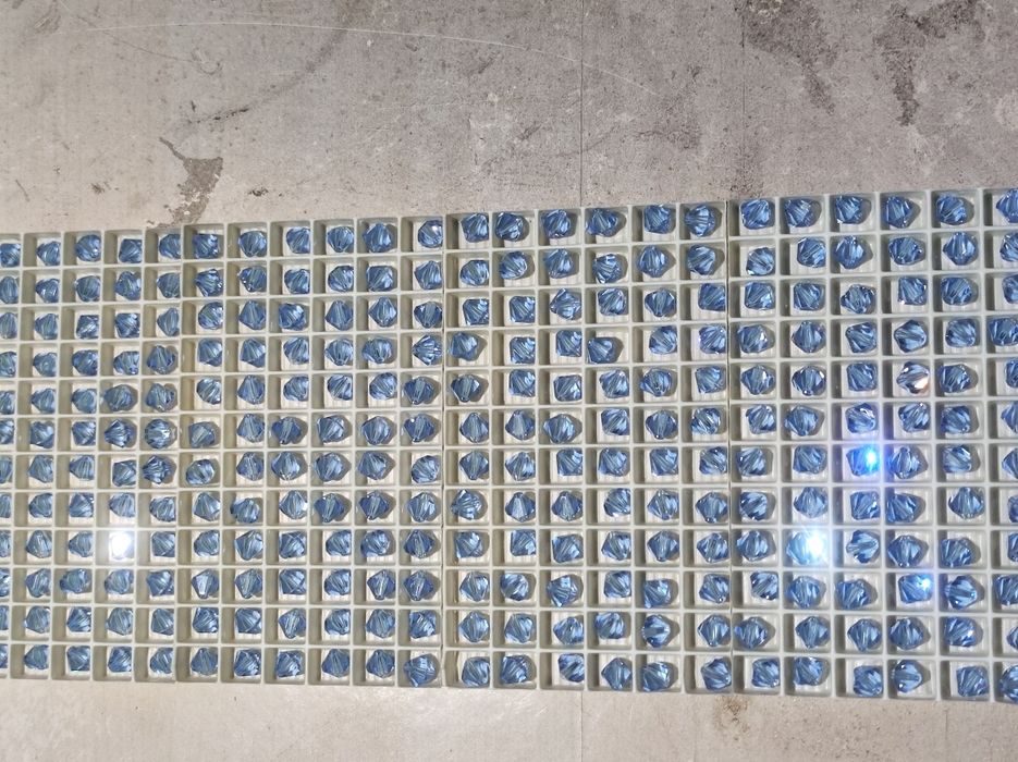 Caixa com 288 cristais Swarovski