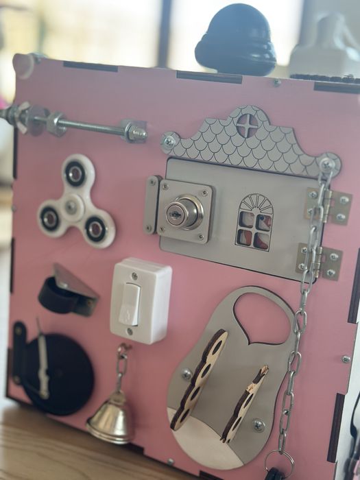 Бізікуб іграшка