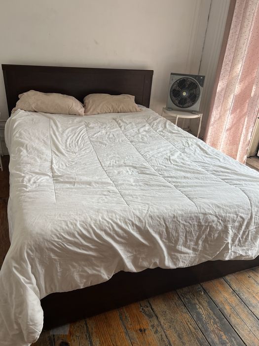 Cama e roupeiro//