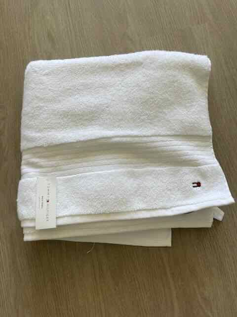 Tommy Hilfiger - ręcznik łazienkowy z USA.