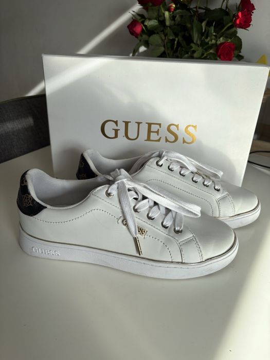 Snikersy Guess r. 40
