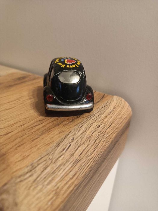 Kintoy Volkswagen VW Beetle Black Love Bug Car