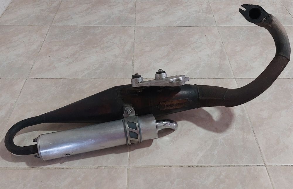 Escape leovince yamaha aerox