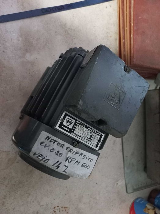 Motor trifásico BF4 7IM 48 - A funcionar
