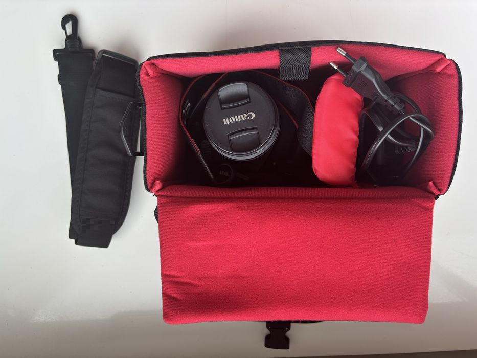 Canon EOS 2000 D + Objetiva + Kit completo