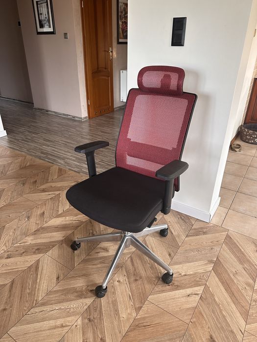 Fotel biurowy obrotowy,  czarno różowy, regulowana część lędźwiowa !!!