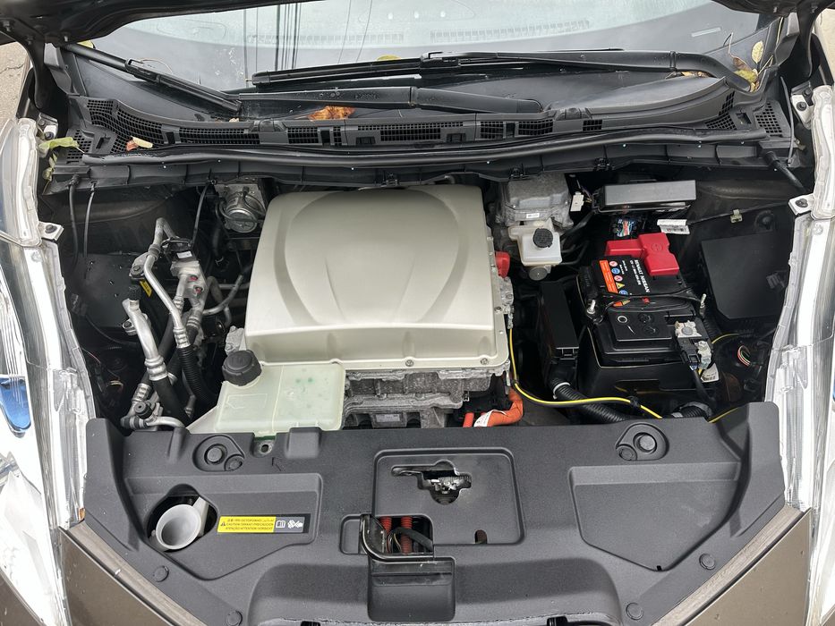 Продам Nissan Leaf