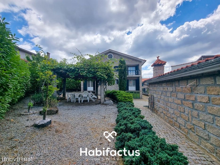 Moradia T5 para venda em Penedono.