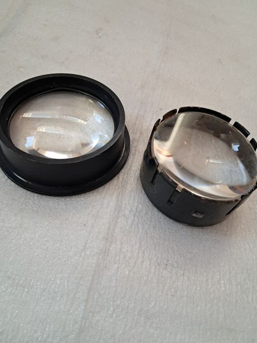 Лінзи, збільшувальні лупи.