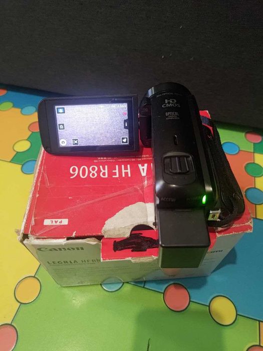 Продам відеокамеру Canon Legria HF R806