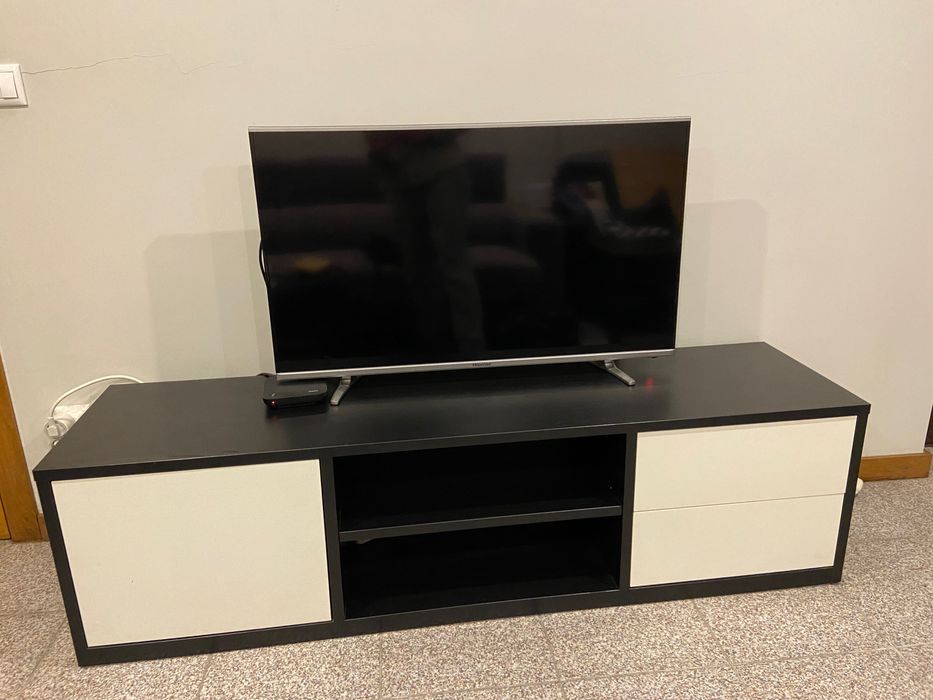 Móveis de sala preto e branco