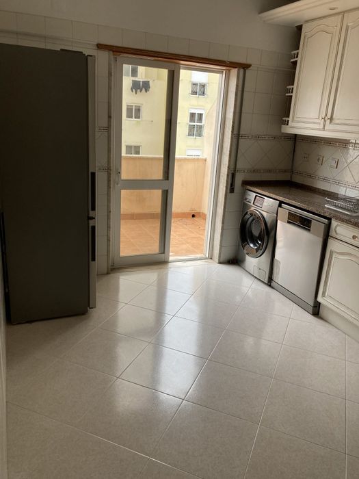 Quarto em T2 para arrendar