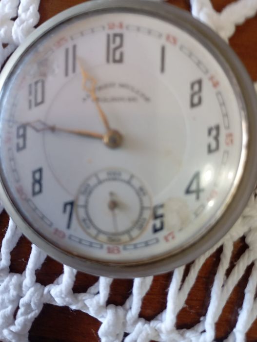 Vendo este relógio muito bonito bom estado a trabalhar muito bem de bolso