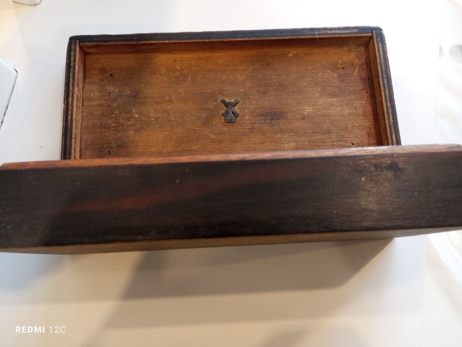 Шкатулка антикварна