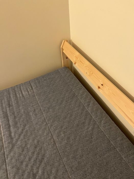Cama pinho Ikea Neiden 140x200 inclui estrado e colchão