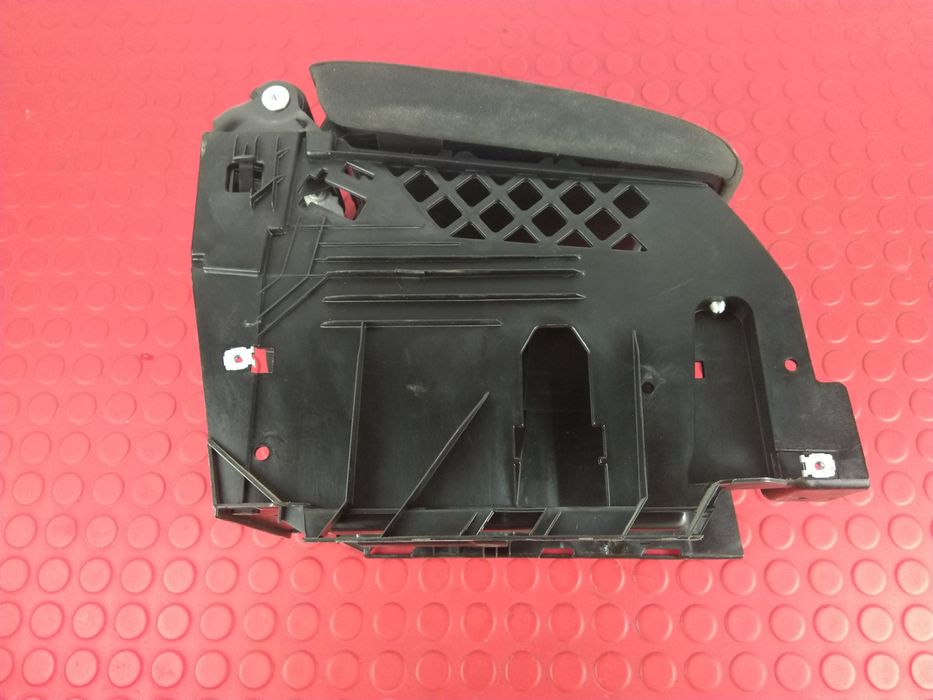 Apoio de Braço - 1K5864251 / 1K5864251C - VW GOLF VI (5K1)