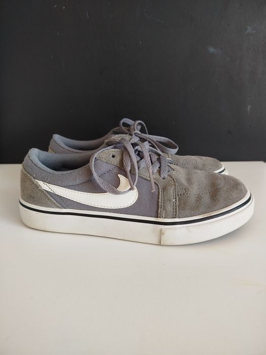 Сірі замшеві кеди nike