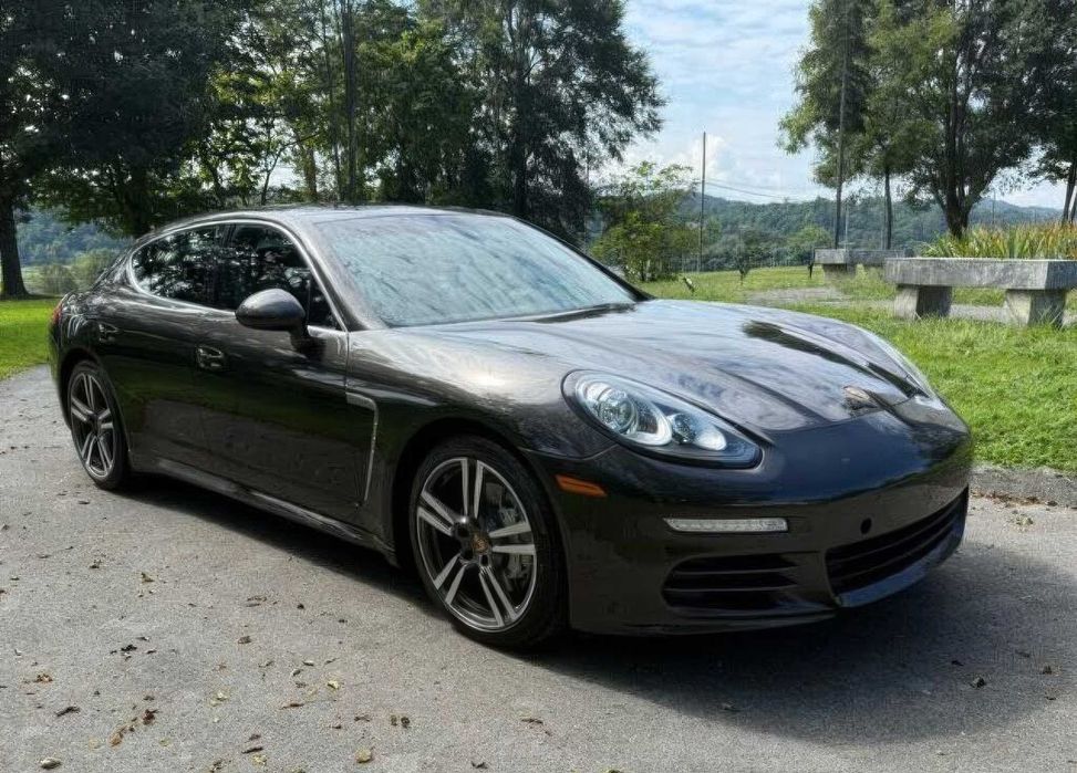 Porsche Panamera 4S      2015